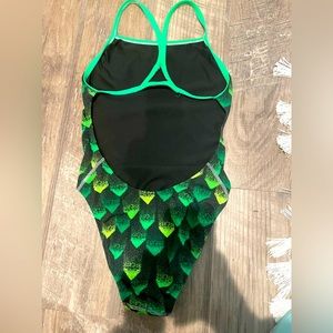 Speedo one piece swimsuit size 28